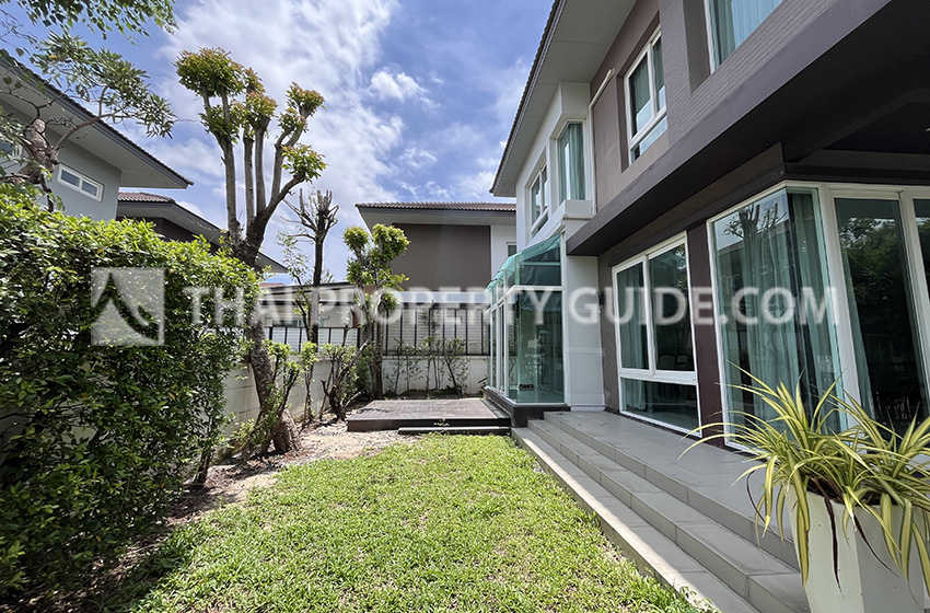 House with Shared Pool in Bangnatrad 